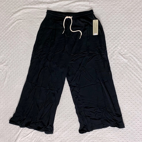 RD Style Capris (Medium) - Picture 1 of 7
